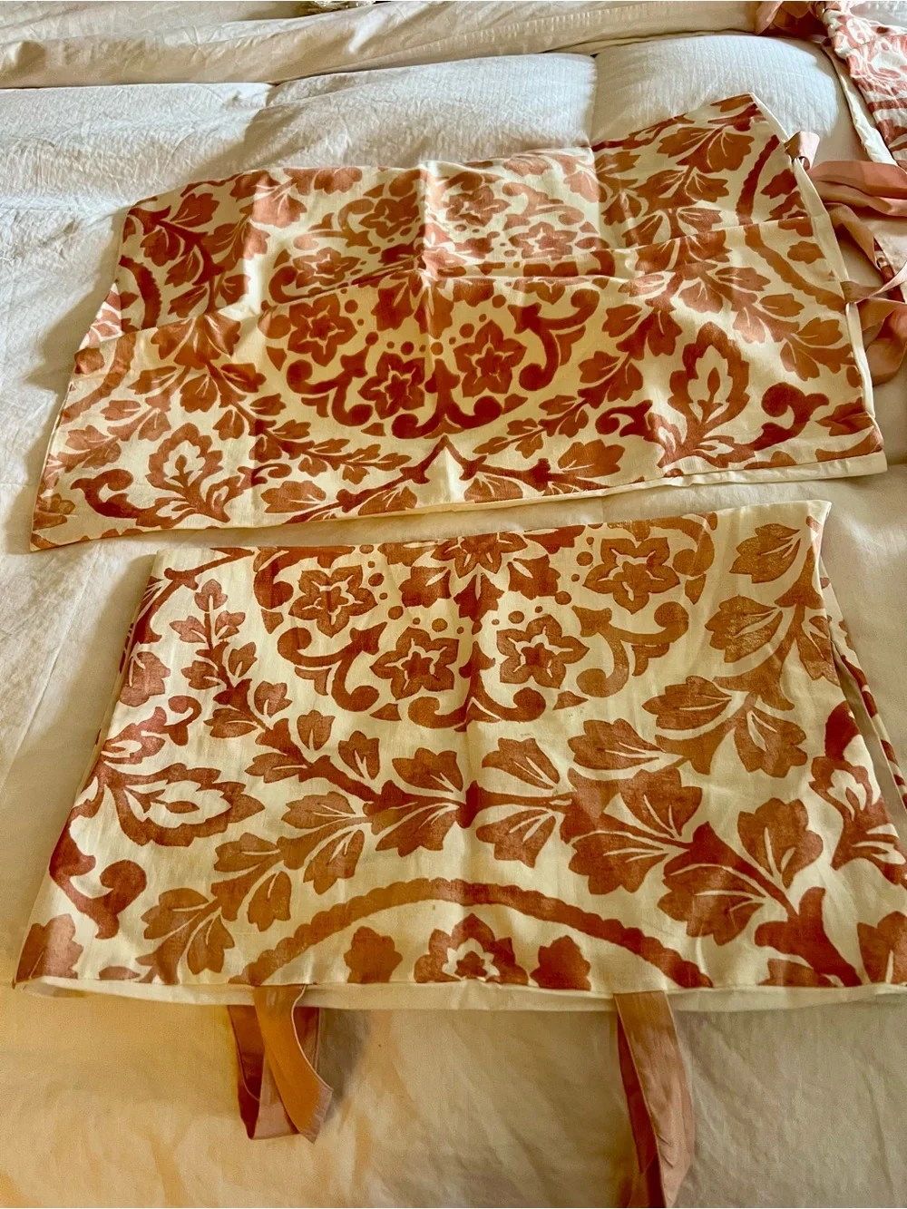 Pottery Barn Coral Floral Tie-Closure Duvet Cover on Cream